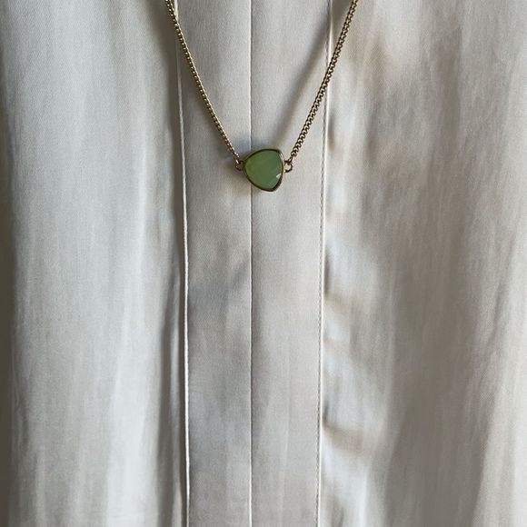 Banana Republic Cream V Neck Silky Tank. XS - Picture 3 of 6